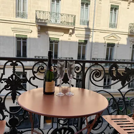 Appartement Haussmann - Balneo & Cinema Prive Appartement *